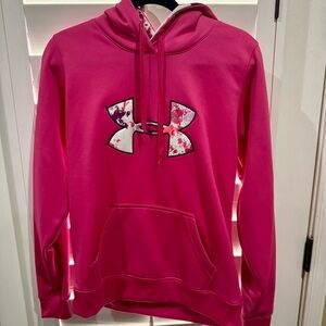 NWOT Women’s Medium Under Armour Fuchsia Sweatshirt